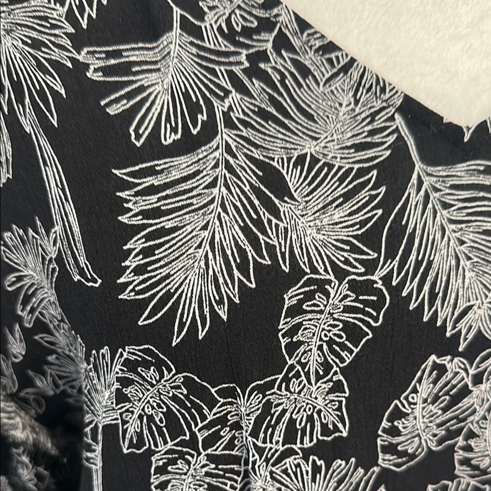 a.n.a Black and White Floral Blouse - Picture 4 of 9